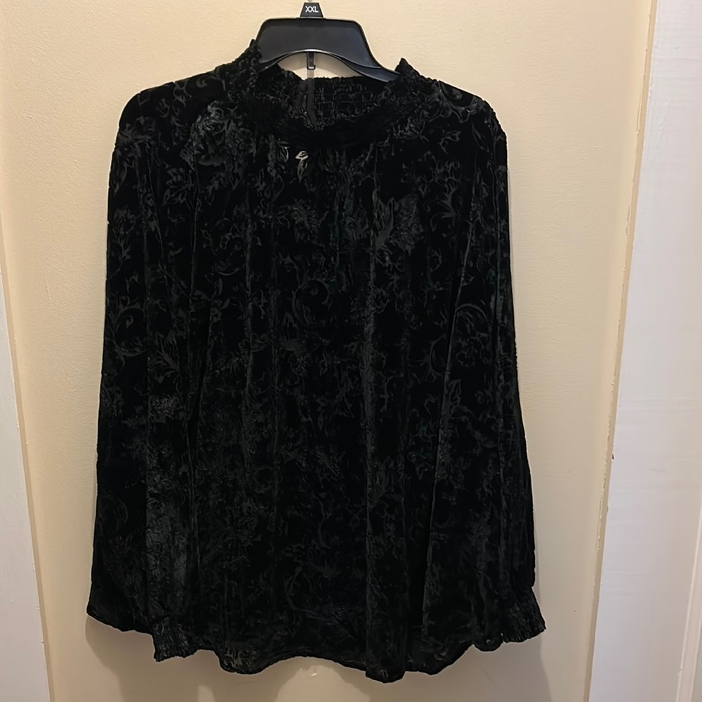 Torrid size 3 mesh and velvet top